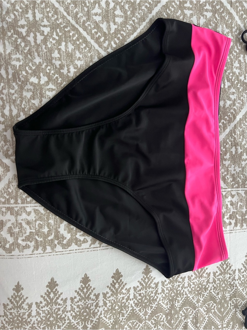 Women’s 1X Black Floral Tankini Swim Set with Pink Accents fits more like an XL - Picture 3 of 8